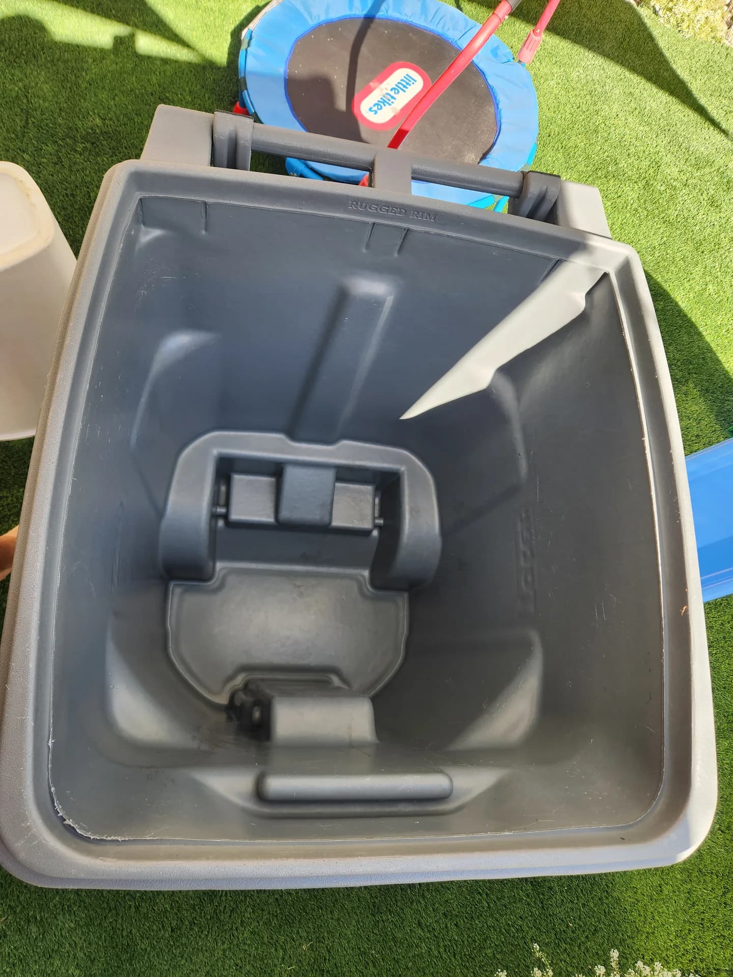 Recycle bin cleaned inside and out with hot water in Rocklin, CA